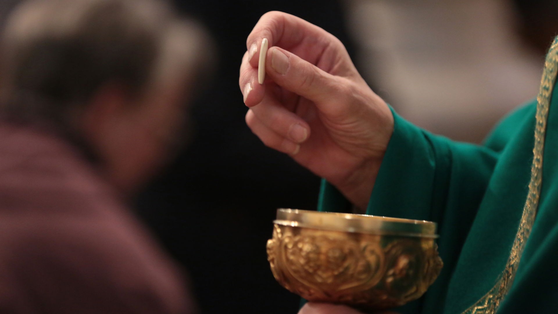 What is the Proper Posture for Receiving Communion?