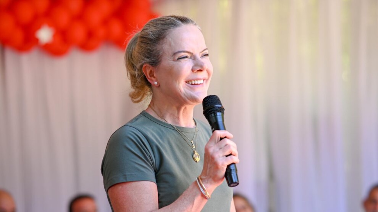 Gleisi assume articulação política do governo com missão de blindar Lula e pavimentar 2026