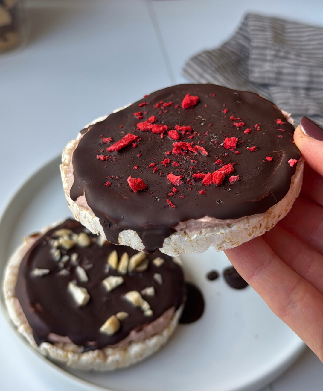 Homemade Chocolate Crunch High-Protein Rice Cakes – Quick & Healthy Snack