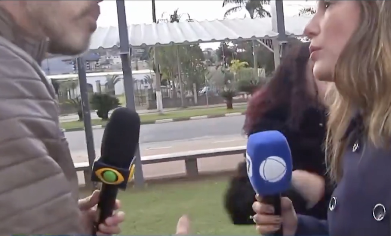 Confusão ao vivo: Repórter da Band empurra colega da Record durante cobertura em SP; veja o vídeo