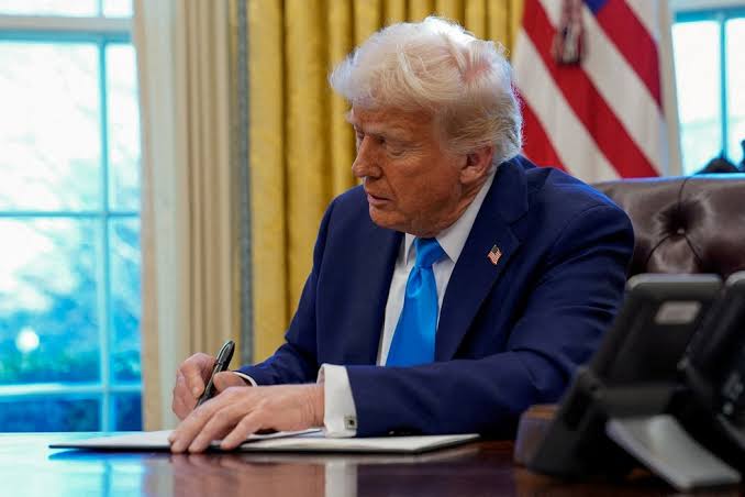 Trump aponta Brasil como exemplo a ser seguido e modifica regras eleitorais nos EUA por decreto
