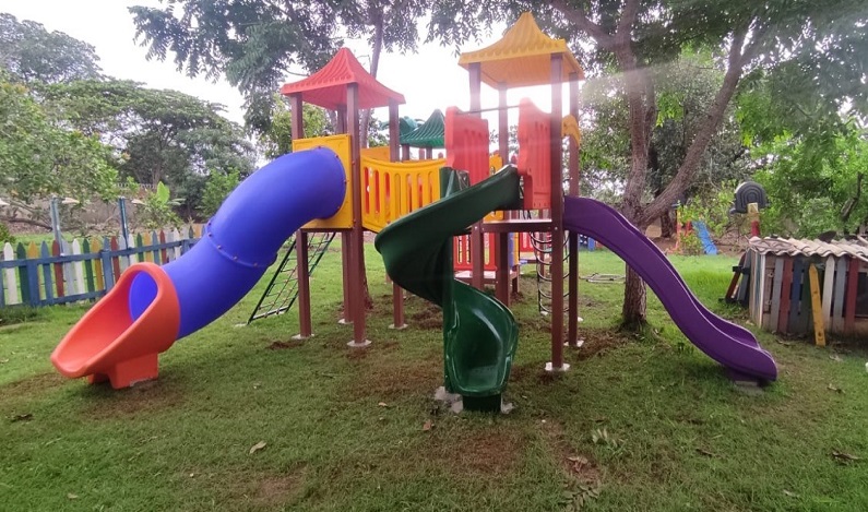 Emenda de Alex Redano beneficia creches e escolas de Ariquemes com playgrounds