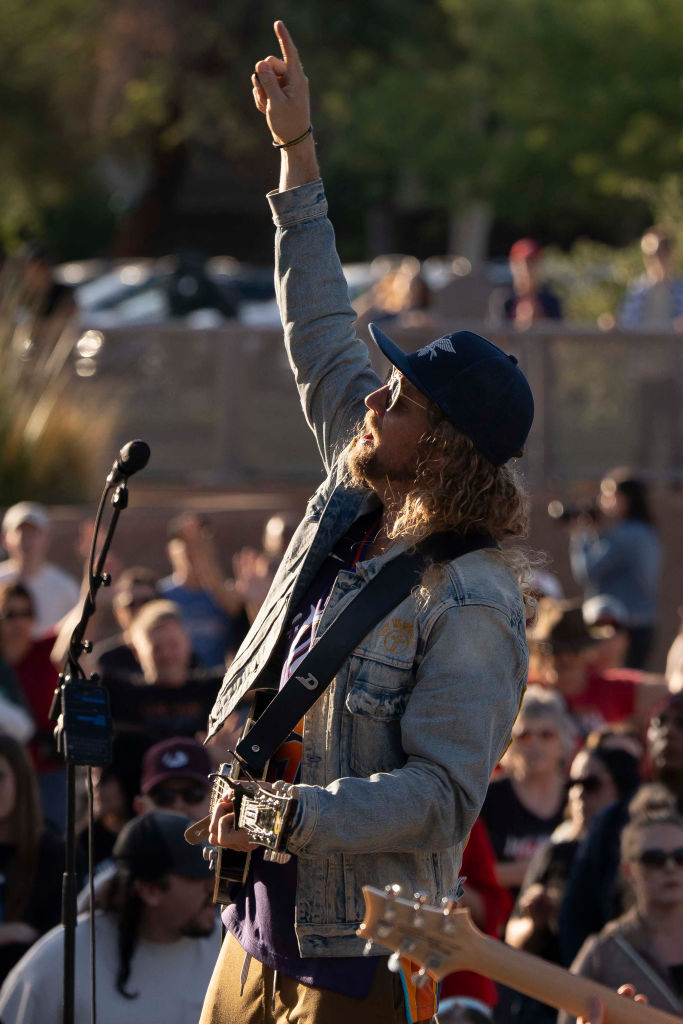 Protesti proti Izraelu v Liverpoolu in Kanadi: Policija ščiti protestnike, medtem ko se kristjanom omejujejo pravice
