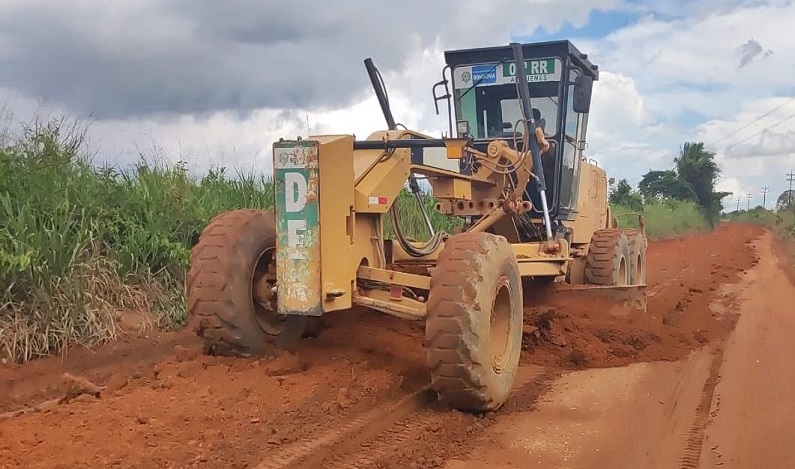 Alex Redano tem pedido atendido para a recuperação de estradas do distrito Bom Futuro