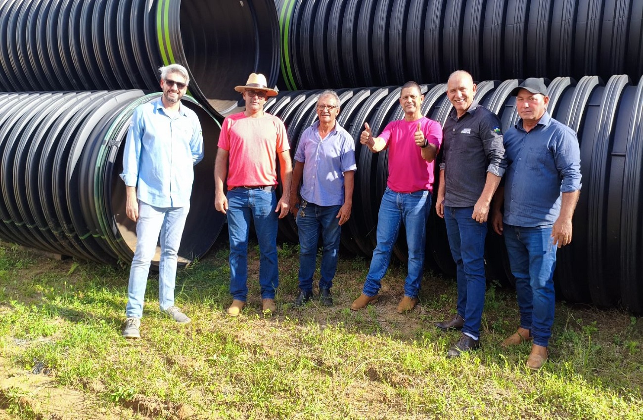 Emenda de Ezequiel Neiva beneficia área rural de Mirante da Serra com chegada de tubos PEAD