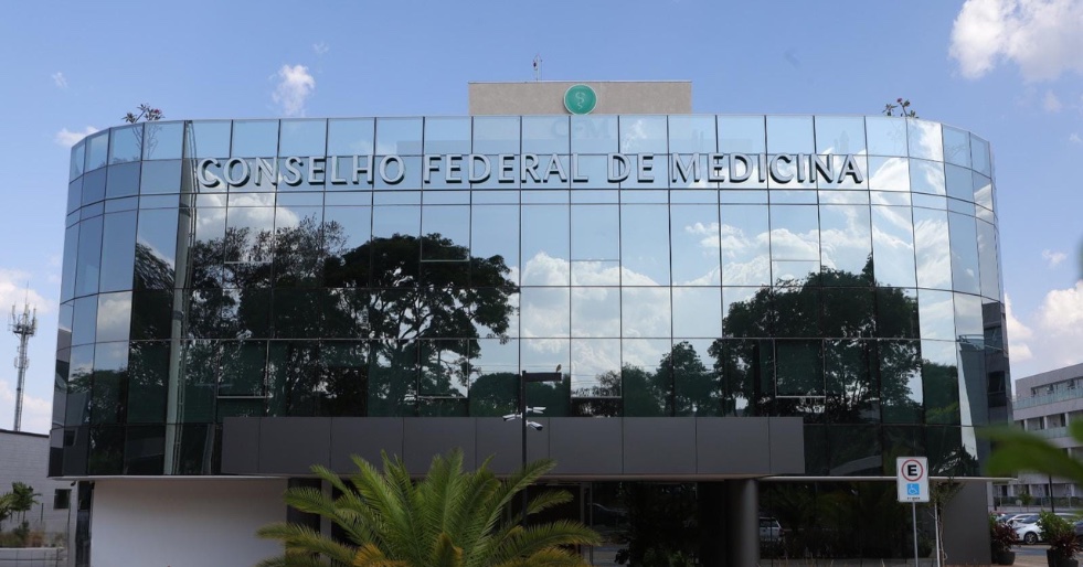 Regulação do uso de sistemas de informação: o caso do Atesta CFM