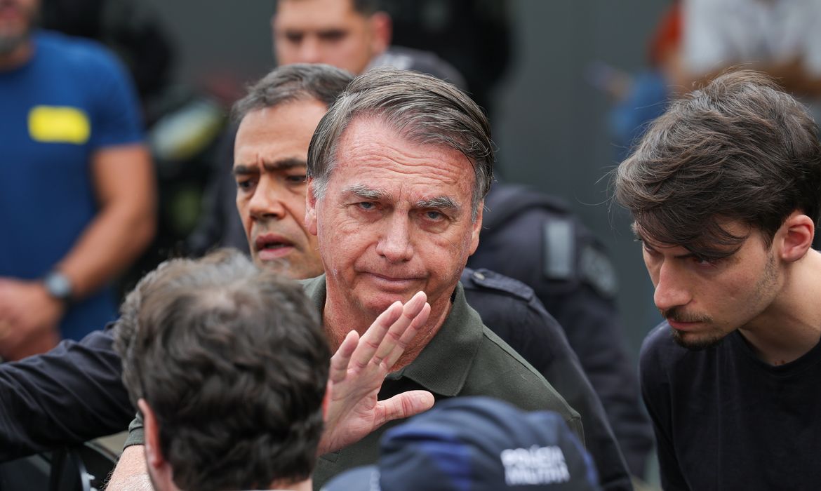 PL suspende atividades e salário de Bolsonaro após decisão do STF