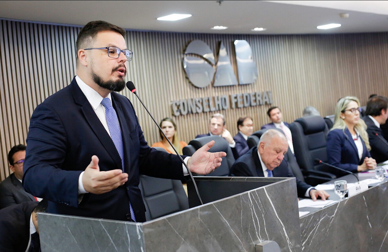 Saída de Andrey Cavalcante expõe racha na chapa situacionista e complica reeleição de Márcio Nogueira