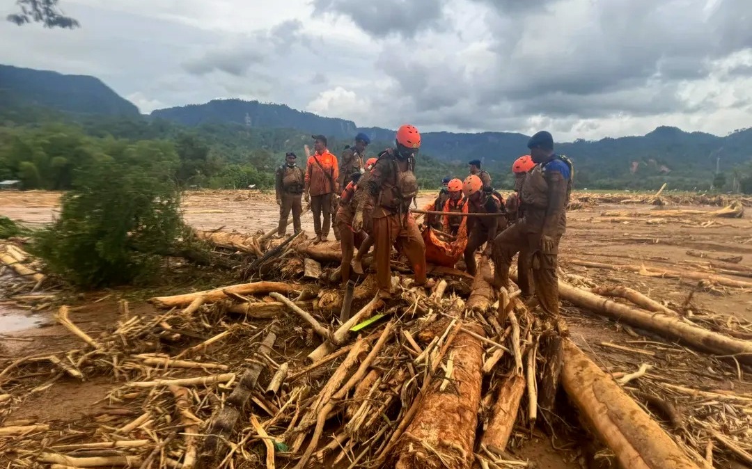 Sumatra floods 2025: Death toll surges as Indonesia races to respond ...