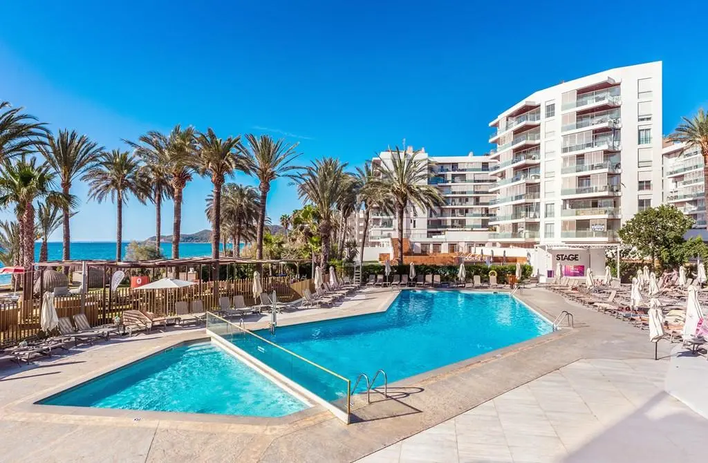 https://www.easyjet.com/holidays/_next/image?q=75&url=https%3A%2F%2Fejh-web-prod-images.s3-eu-west-1.amazonaws.com%2FESIB0053%2FLarge%2FESIB0053_112.jpg&w=3840