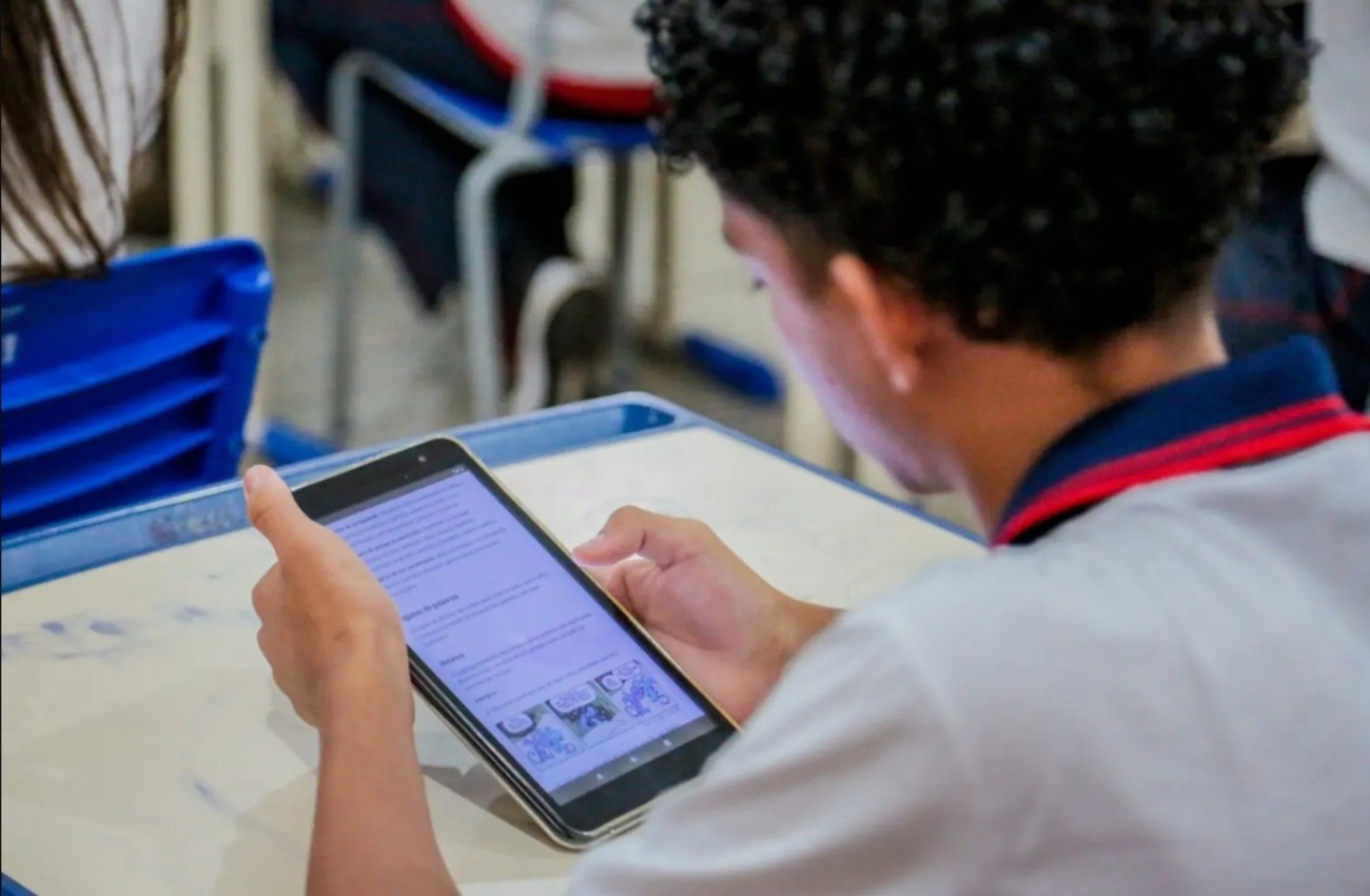 Ieda Chaves propõe internet por fibra óptica em escolas estaduais de Rondônia