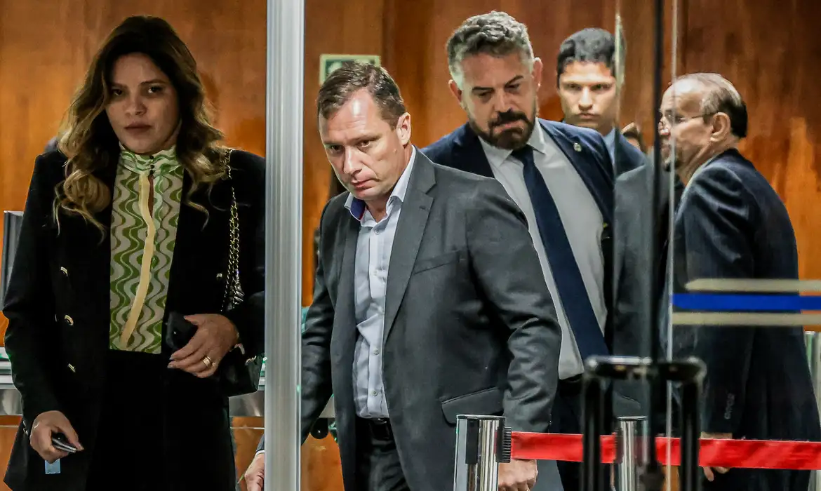 Delação de Mauro Cid é mantida sob sigilo por Moraes