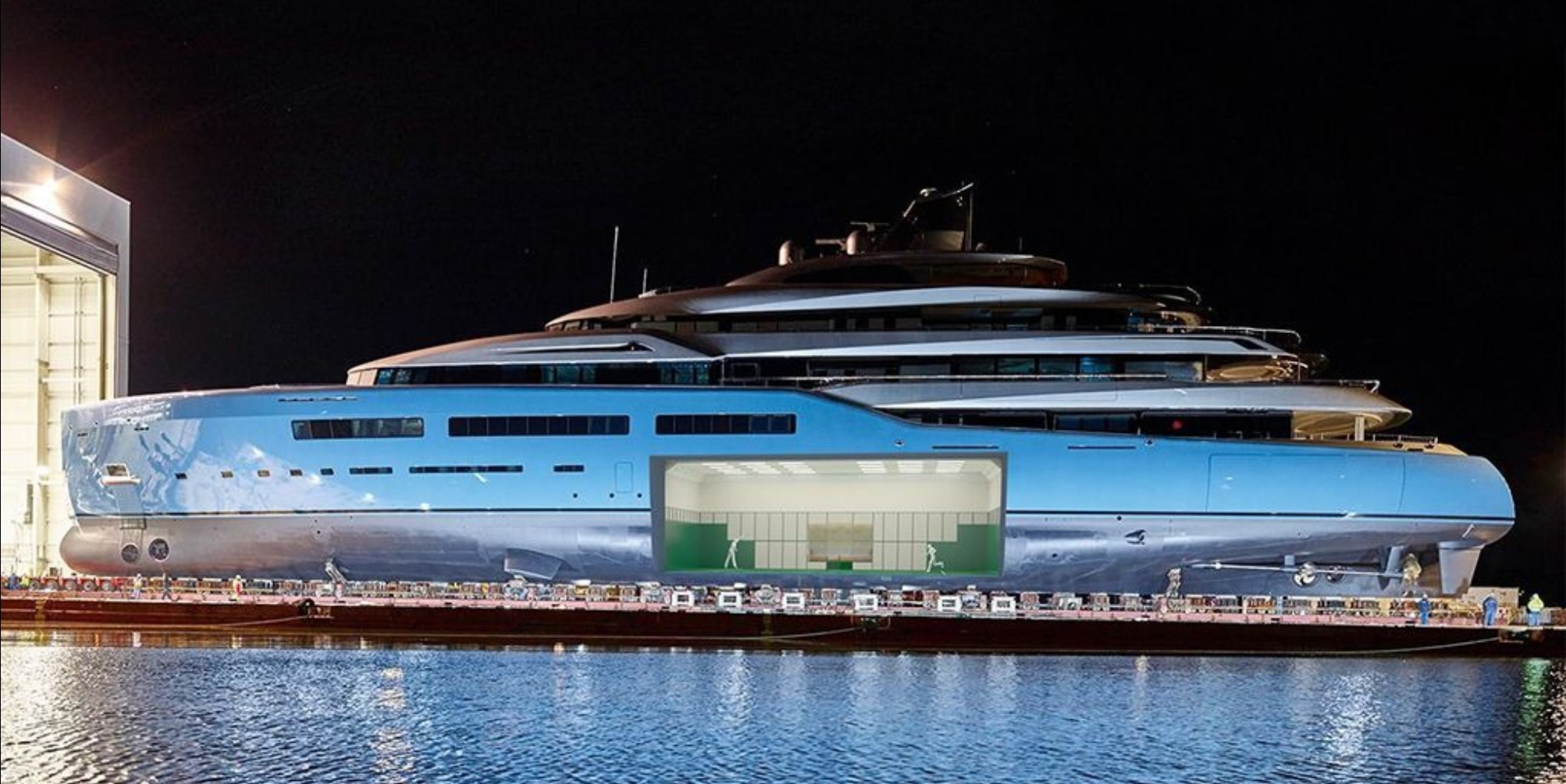 Aviva: A yacht with a padel court