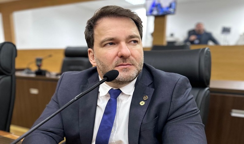 Alex Redano cobra recuperação e tapa buracos na RO-470