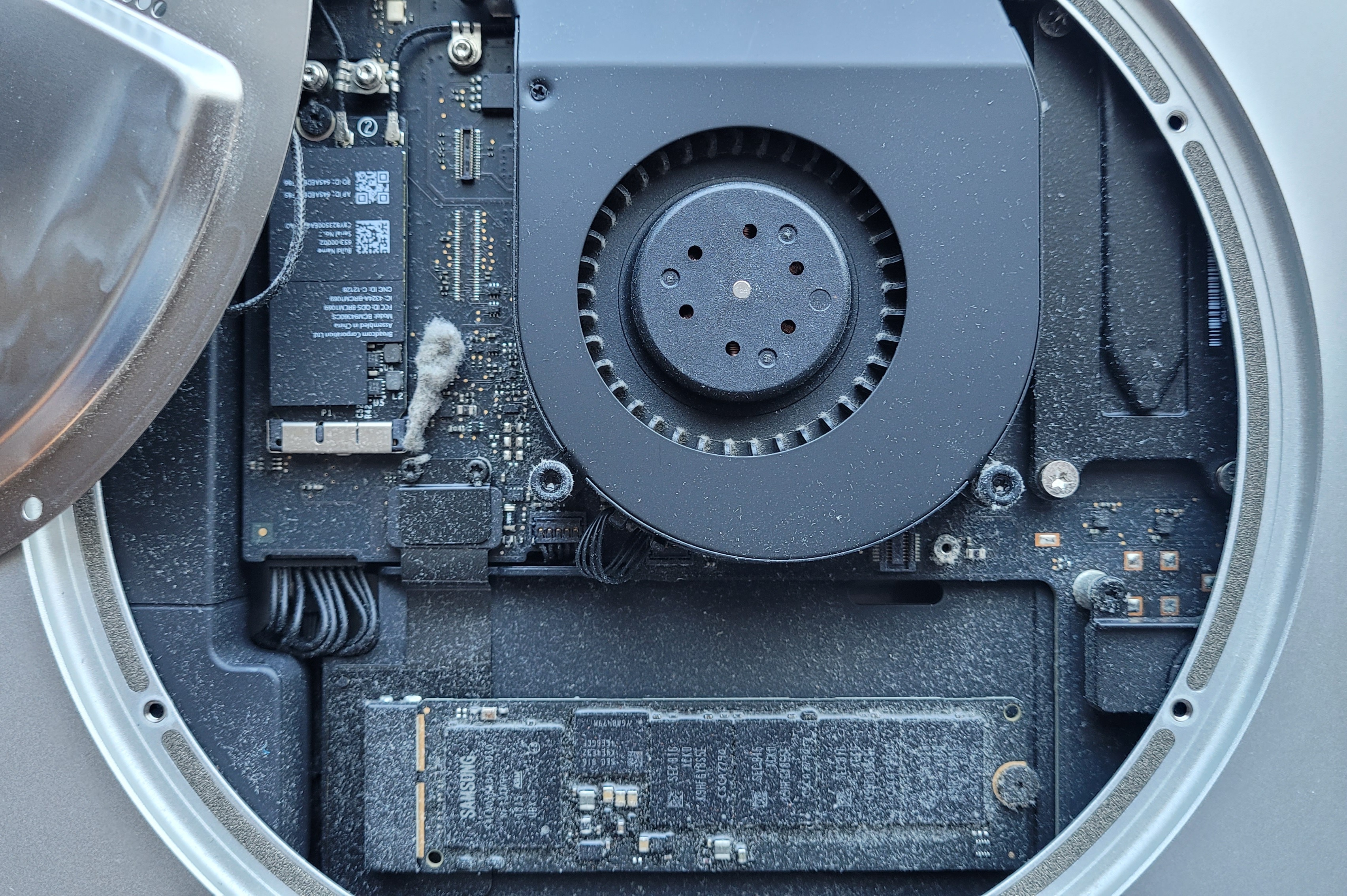 I received a very dirty Mac Mini 2014