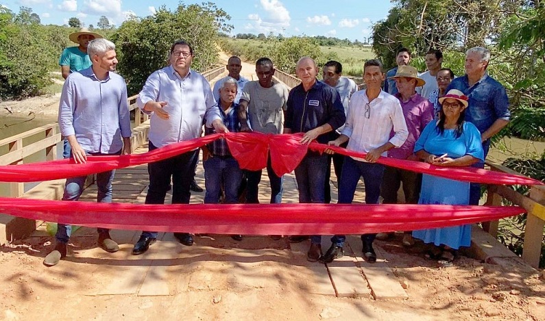 Ezequiel Neiva participa da entrega de implementos agrícolas e da inauguração de ponte em Machadinho