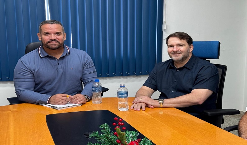 Alex Redano discute CNH Social com diretor do Detran