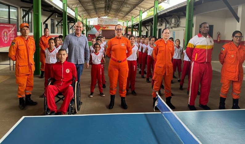 Ezequiel Neiva visita escola militar em Vilhena que será contemplada com kits de uniforme