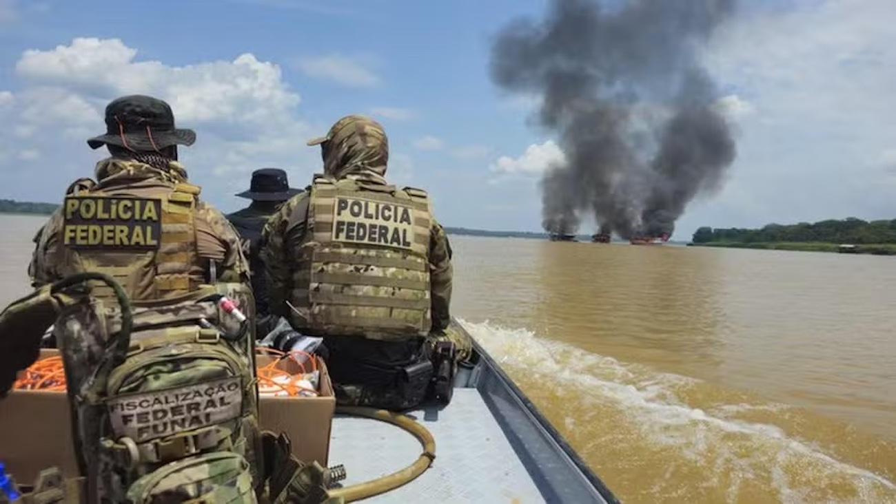 PF já queimou 303 balsas no Madeira; garimpeiros atacaram policiais