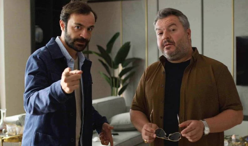 Güven Murat Akpınar’ın (solda) canlandırdığı Evren sanırım Türk dizi/film tarihinin en entelektüel karakteri olabilir. Her sözü ansiklopedi niteliğinde, adeta Emrah Safa Gürkan gibi düşünebilirsiniz.