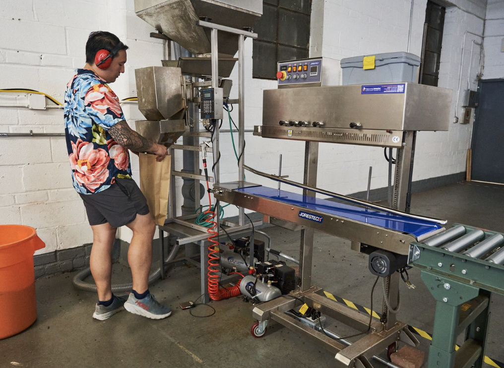 Bean packing machine