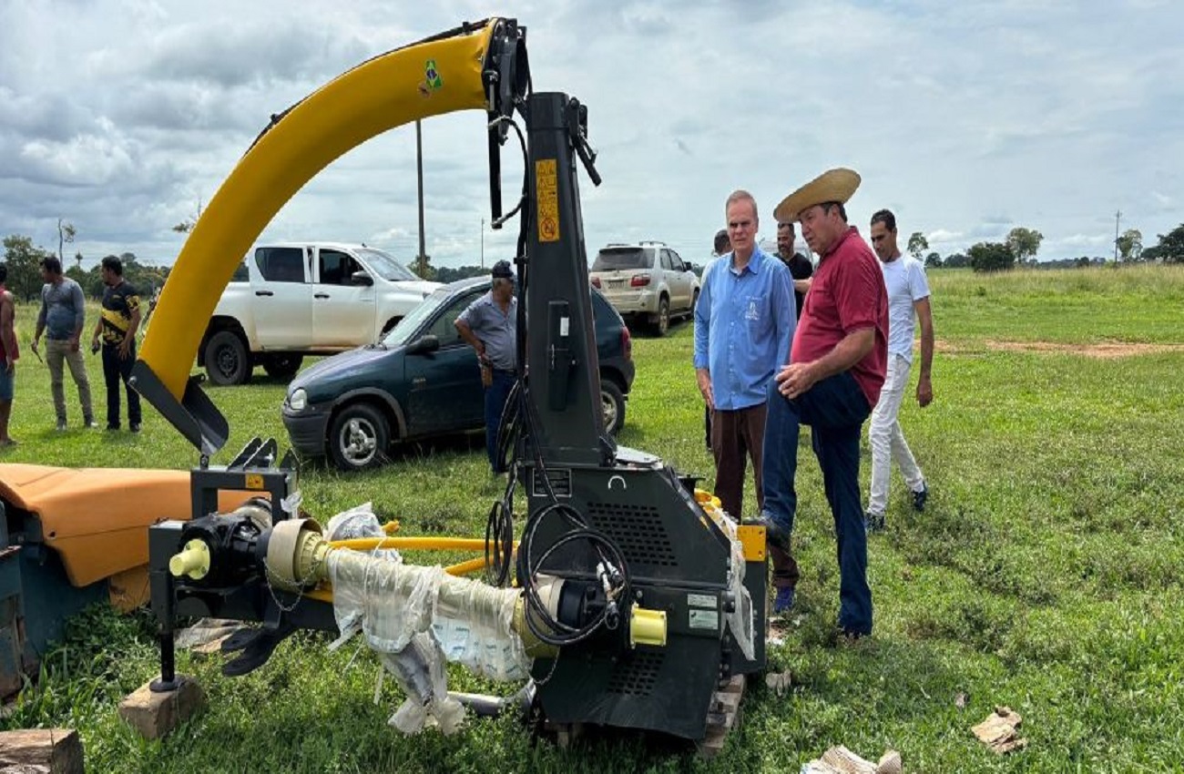 Deputado Alan Queiroz destina ensiladeira de R$ 119 mil para Associação Apruth, em Theobroma