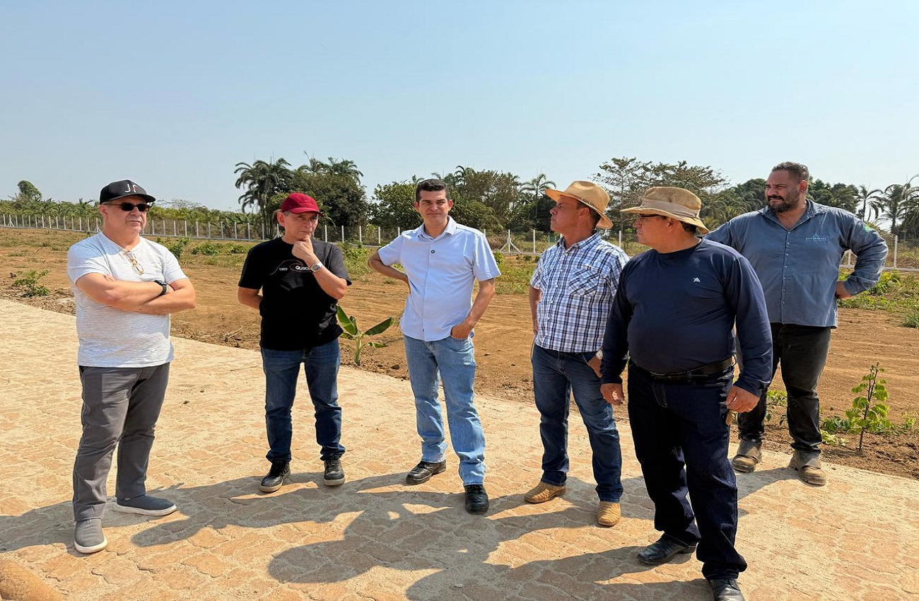 Vereador Adalto acompanha Secretário Prata na obra de Cemitério em União Bandeirantes