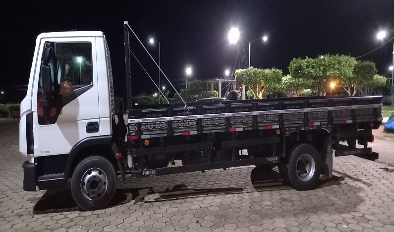 Ezequiel Neiva reforça pecuária de Theobroma com aquisição de caminhão