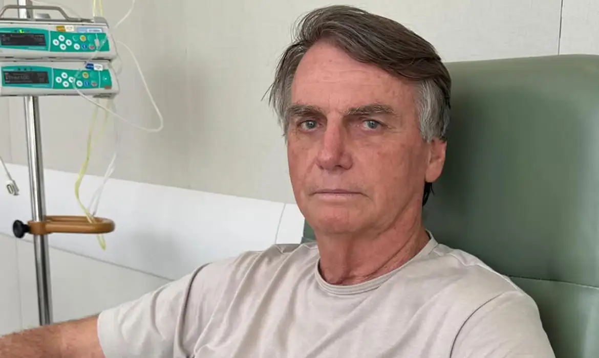Bolsonaro deixa hospital após 21 dias na UTI; STF e investigações o aguardam