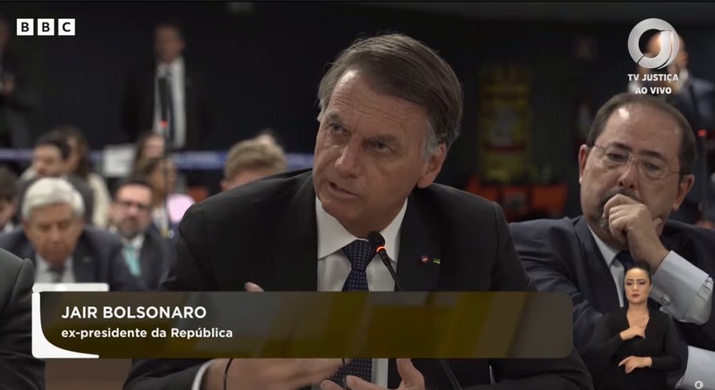 Bolsonaro nega golpe e admite conversas sobre alternativas constitucionais no STF