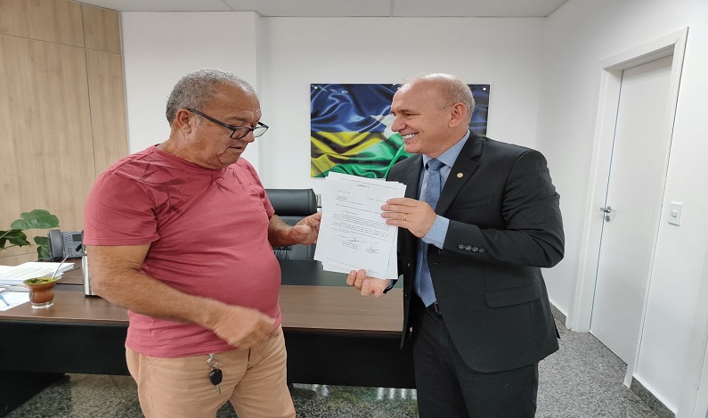 Ezequiel Neiva assegura recurso para compra de ambulância ao distrito de Vista Alegre do Abunã