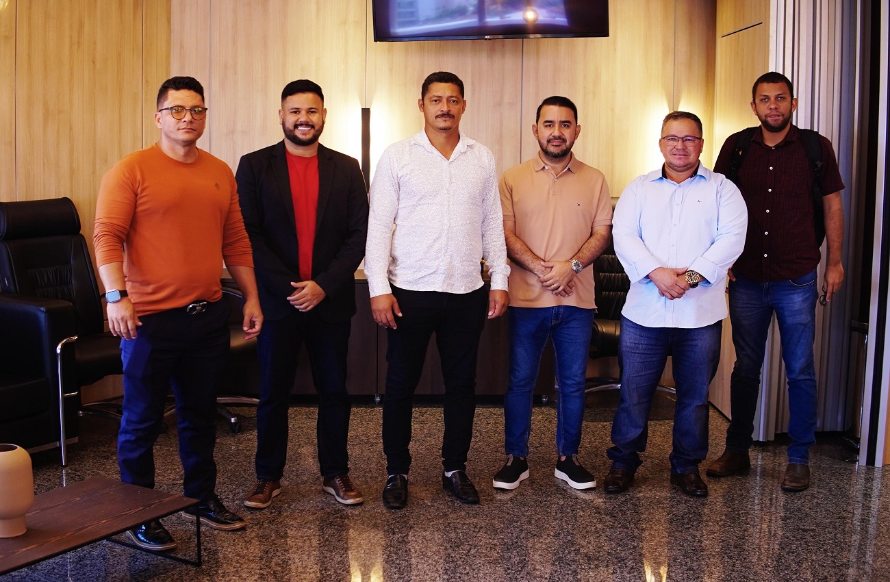 Gabinete da Presidência recebe vereadores e prefeito de Itapuã do Oeste