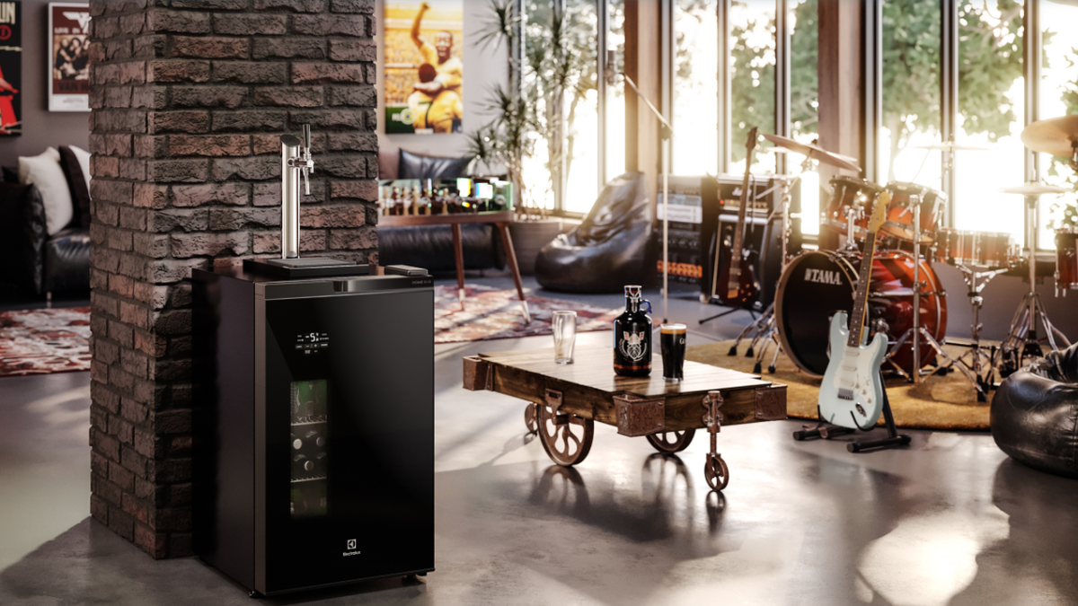 Heineken e Electrolux lançam Home Bar com torre de chope e capacidade para até 100 latas