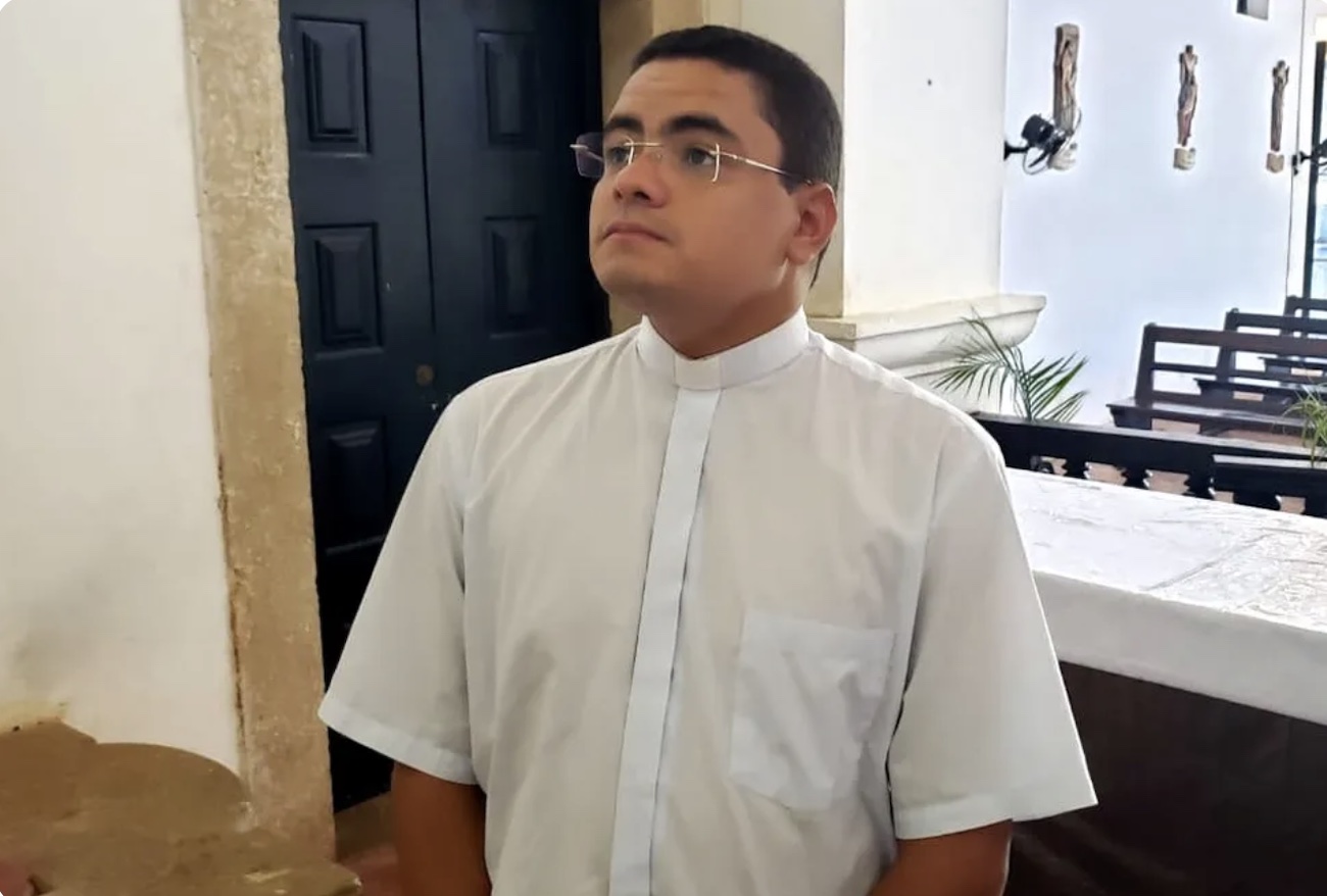 COVARDIA E OPORTUNISMO: Novo padre de Fernando de Noronha usa judiciário para despejar hospedaria que mantém projeto sócio-cultural e família instalada na Casa Paroquial desde a década de 60