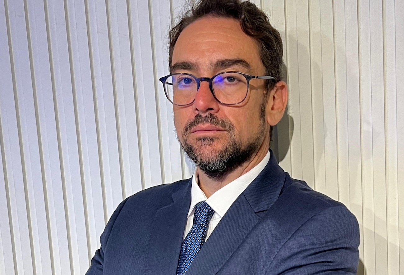 Função essencial e tratamento secundário: O silêncio da Lei de Proteção Funcional sobre a Advocacia no Brasil