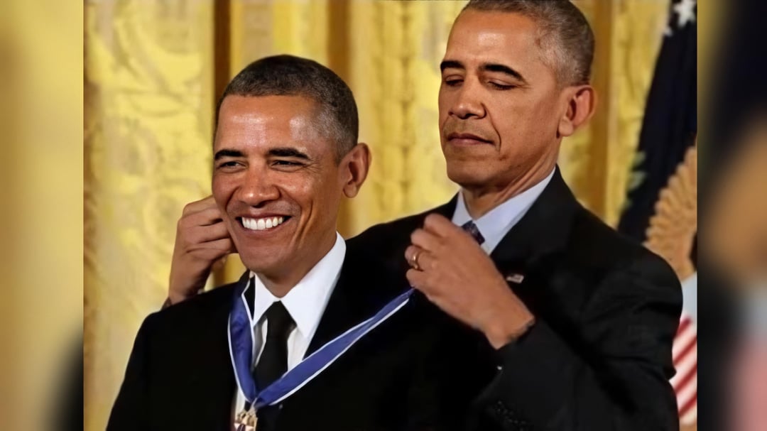 Obama giving himself an award. (5120x2880px) : r/MemeRestoration