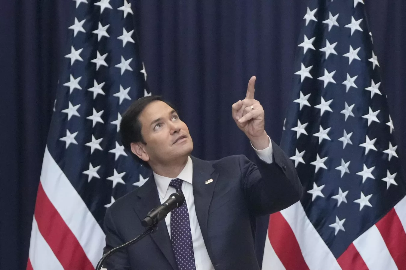 Impostor usa inteligência artificial para se passar por Marco Rubio e contatar autoridades