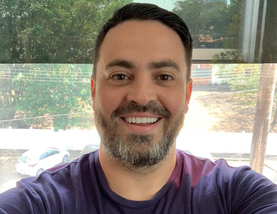 Entre as autoridades 'com caneta', apenas Léo Moraes está em Porto Velho enfrentando a crise