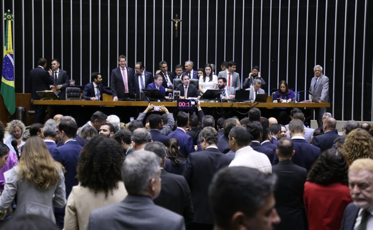 Câmara dos Deputados coloca 24 projetos em pauta: Lei do Mar e Crimes contra juízes ganham destaque