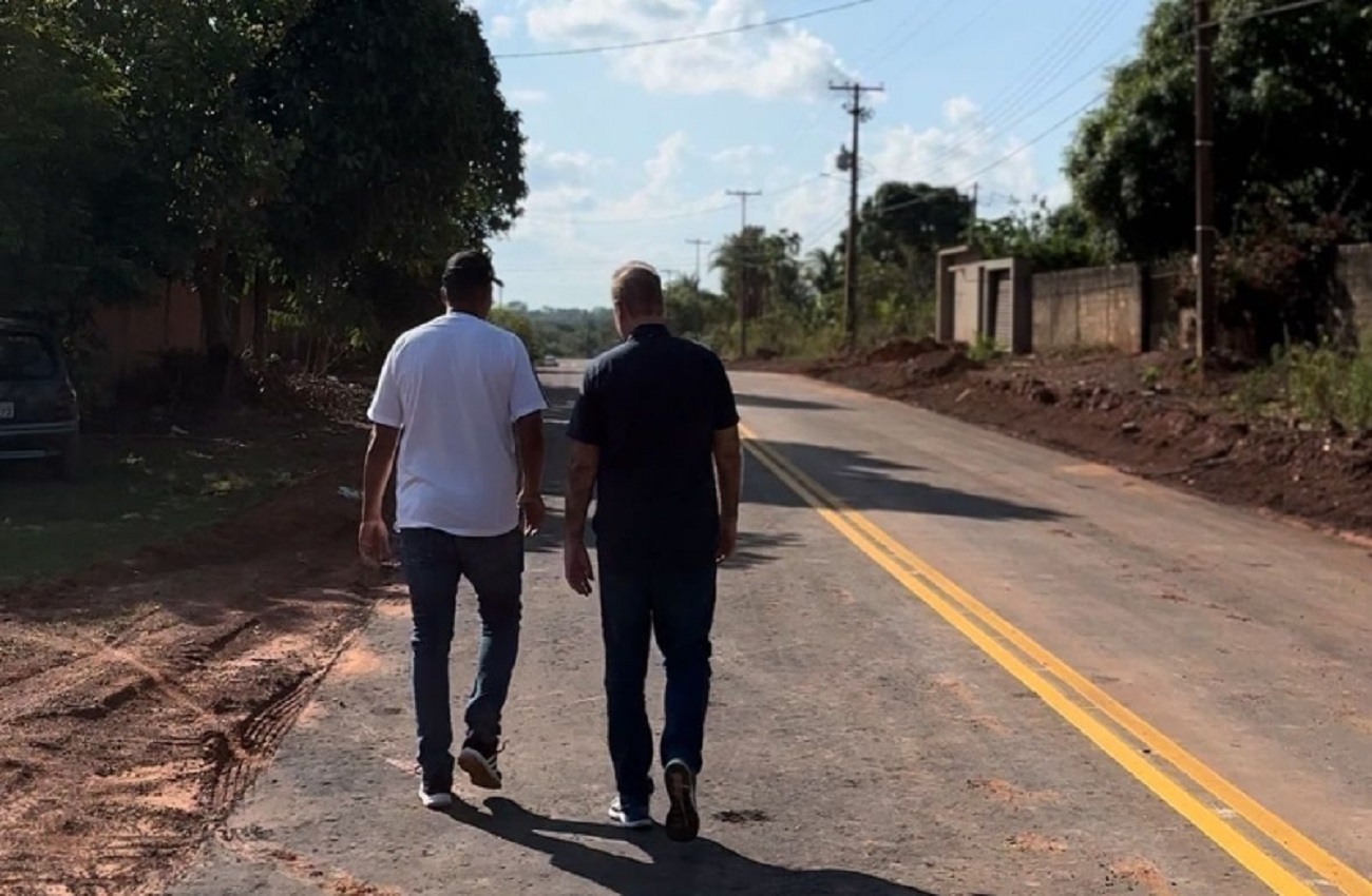 Após solicitação do deputado Alan Queiroz, obras de pavimentação em ruas de Alvorada D'Oeste são concluídas