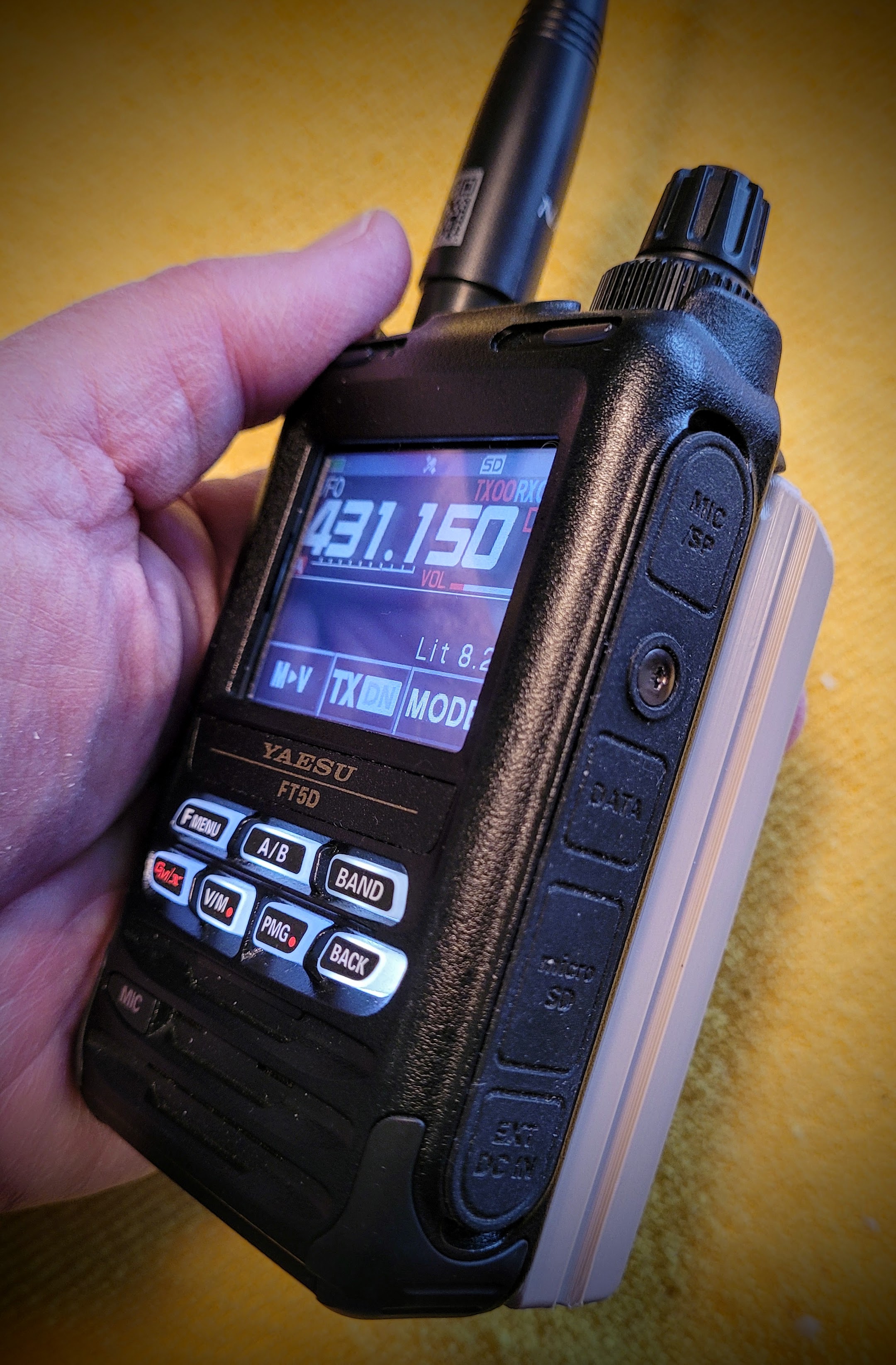 Yaesu FT5DR with W0AEZ extended battery
