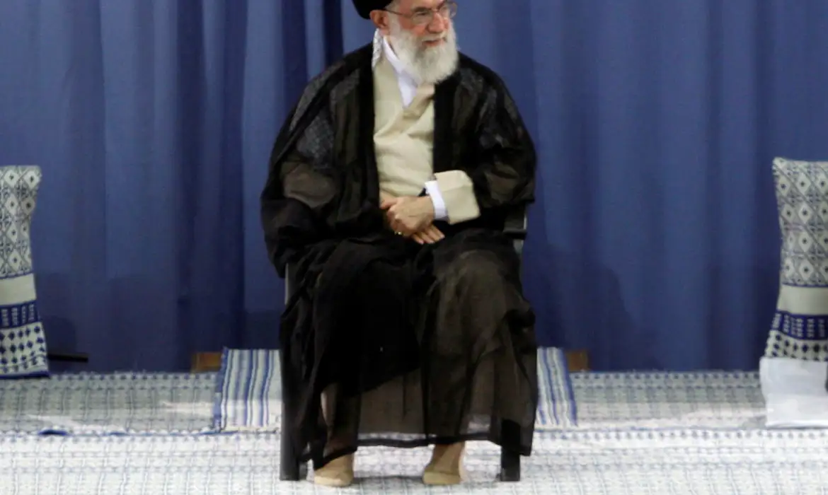 Escalada de conflito: Irã nega interesse em pacto com os EUA após morte de Ali Khamenei