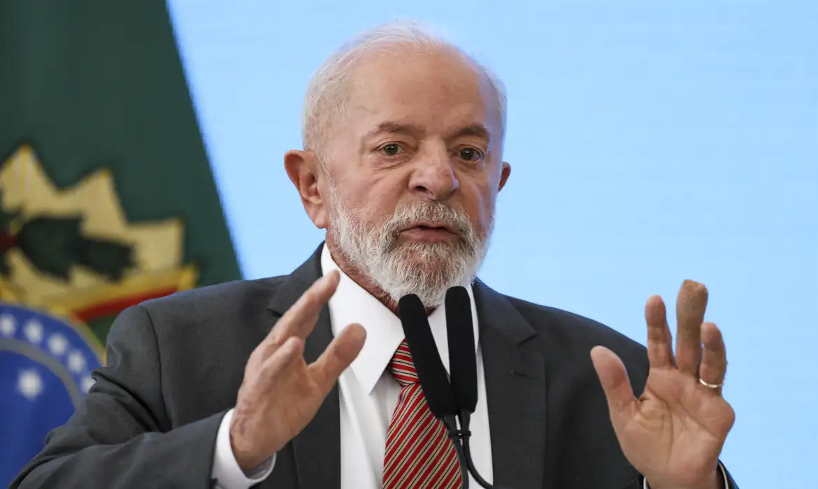 Oposição protocola novo pedido de impeachment contra Lula por irregularidades no Pé-de-Meia