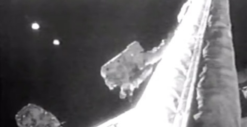 UFO video: "UFOs cause NASA to FREEZE live video"