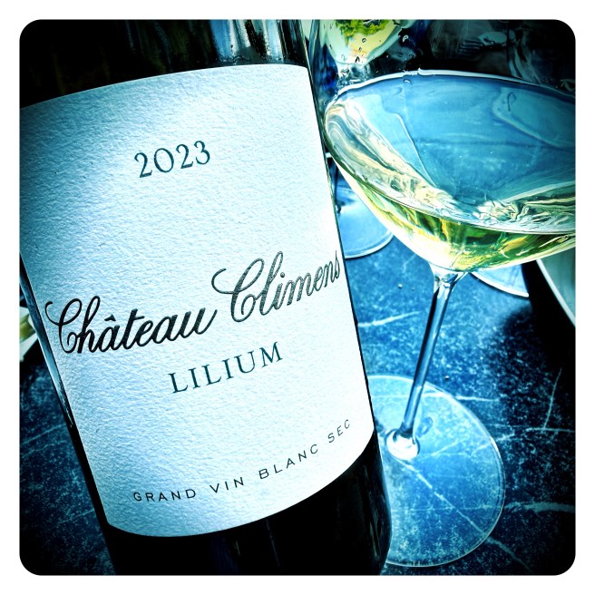 Witte Bordeaux in het glas