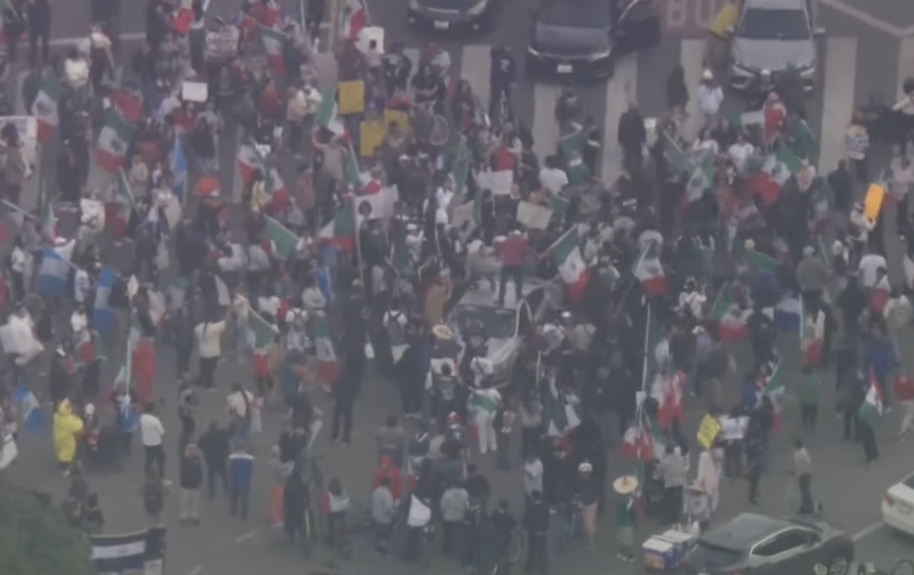 Onda nacional de protestos contra política anti-imigrantes de Trump se intensifica em dezenas de cidades americanas