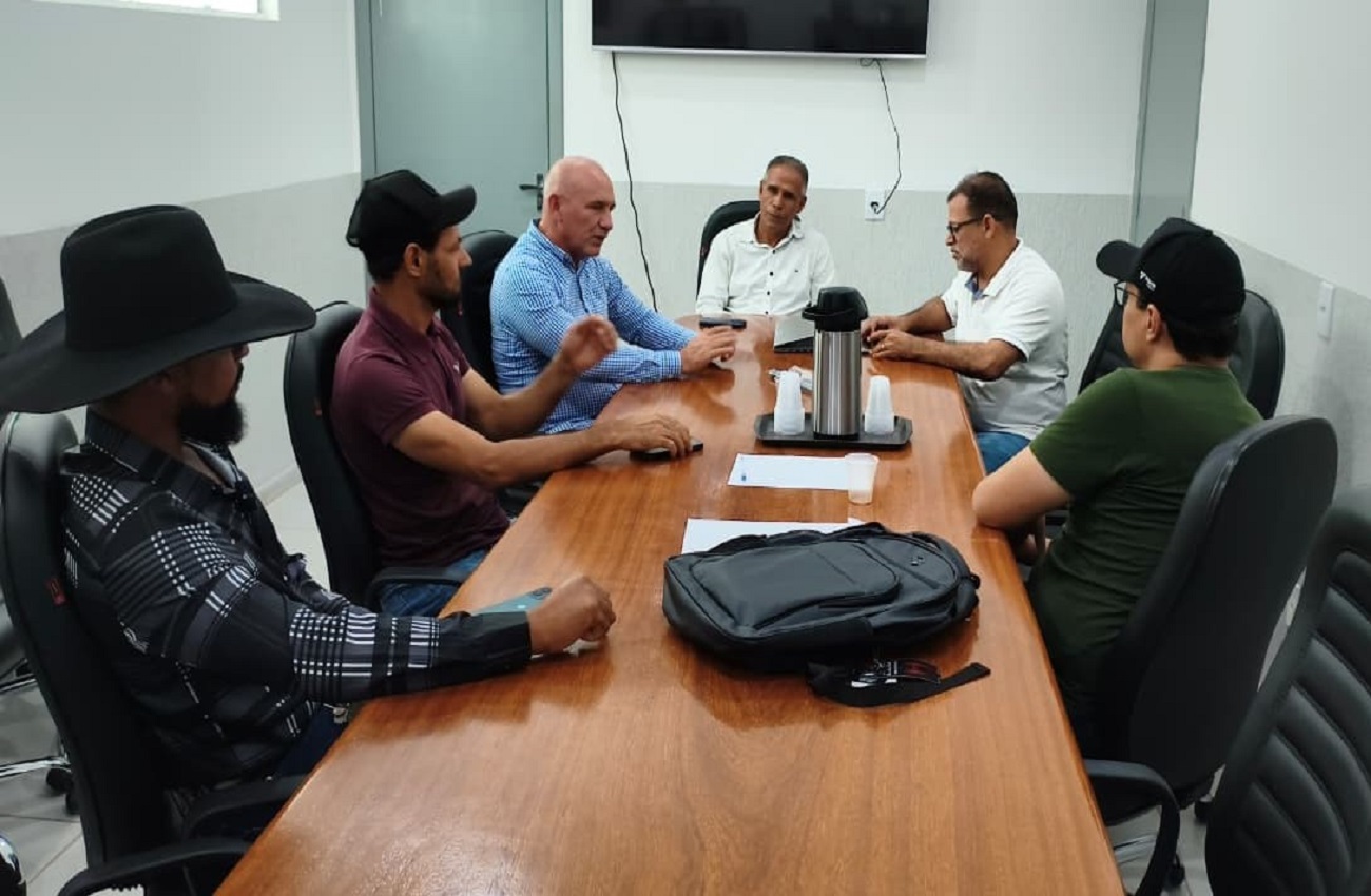 Ezequiel Neiva confirma investimento de R$ 372 mil para aquisição de tubos metálicos em Governador Jorge Teixeira