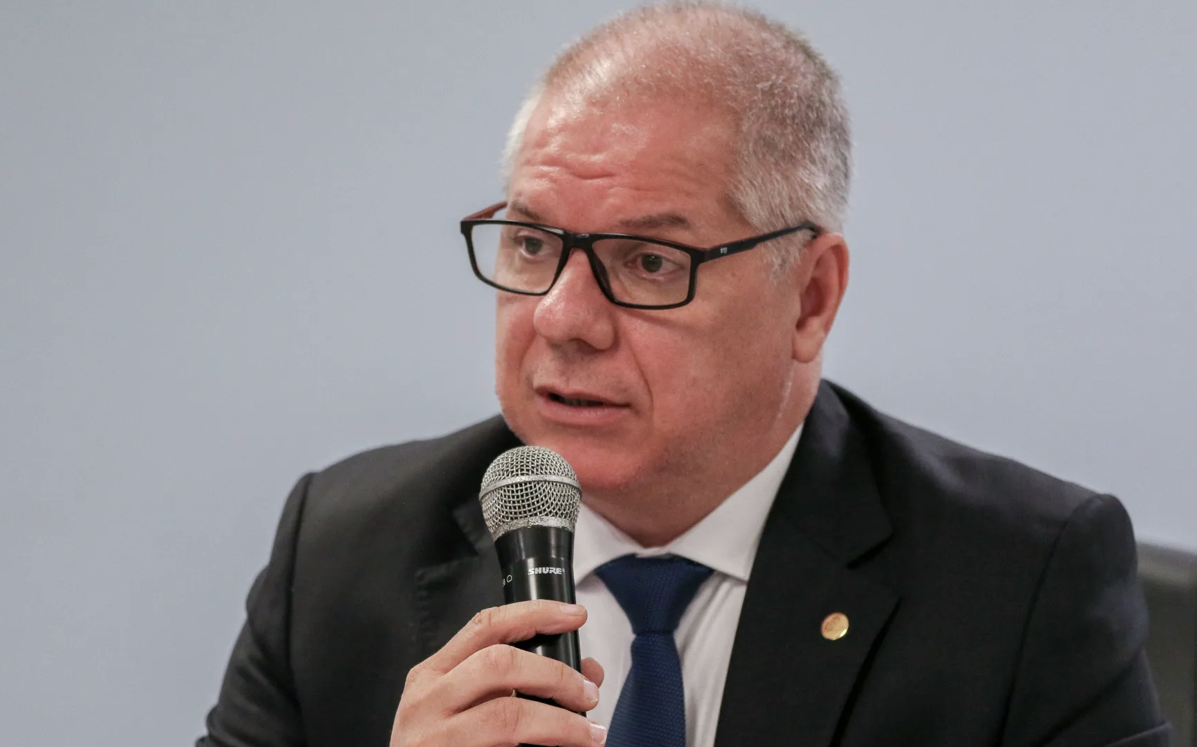 Presidente do INSS é afastado após operação sobre fraude de R$ 6,3 bilhões