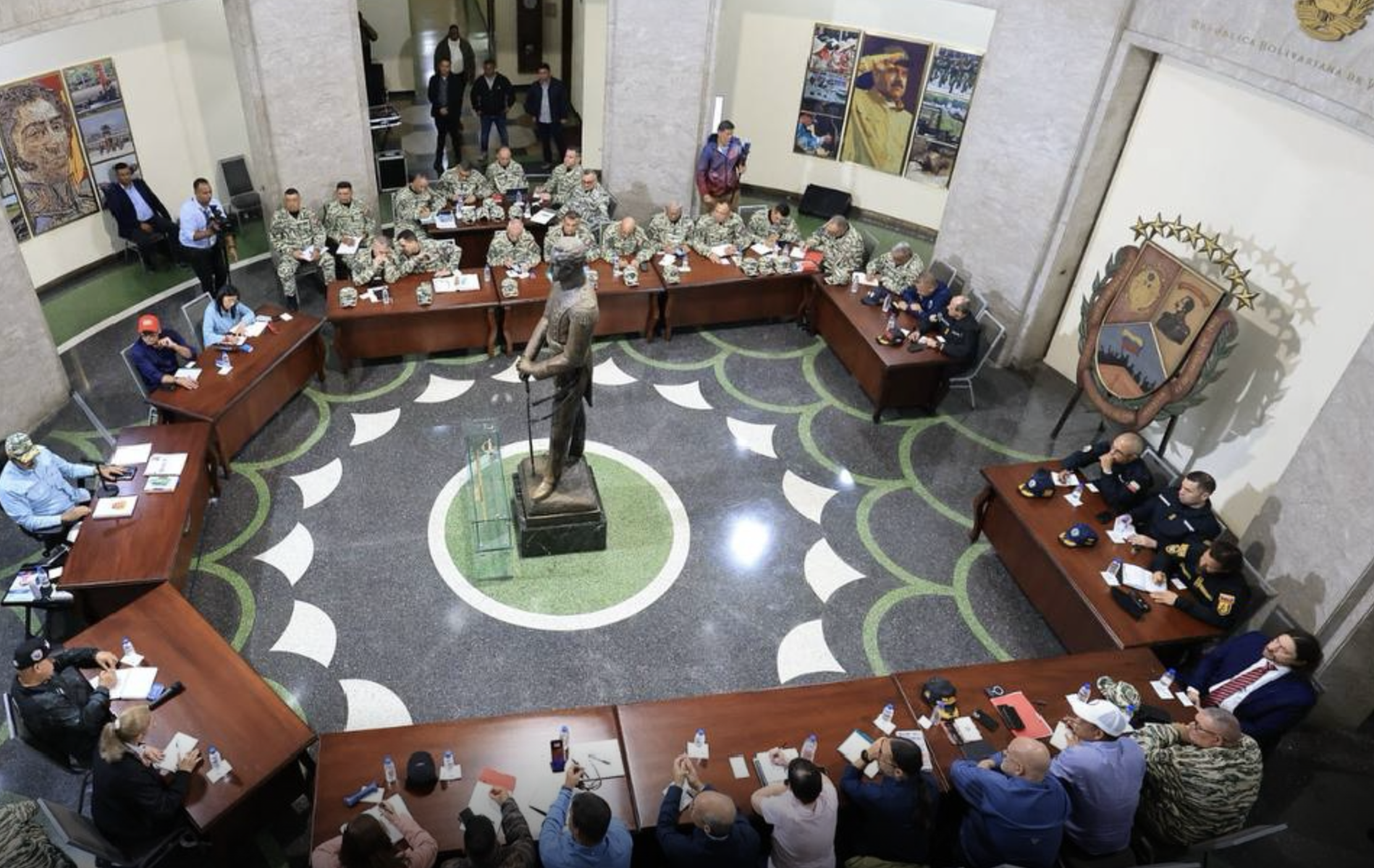 Maduro mobiliza forças de segurança contra ameaças dos EUA no Caribe