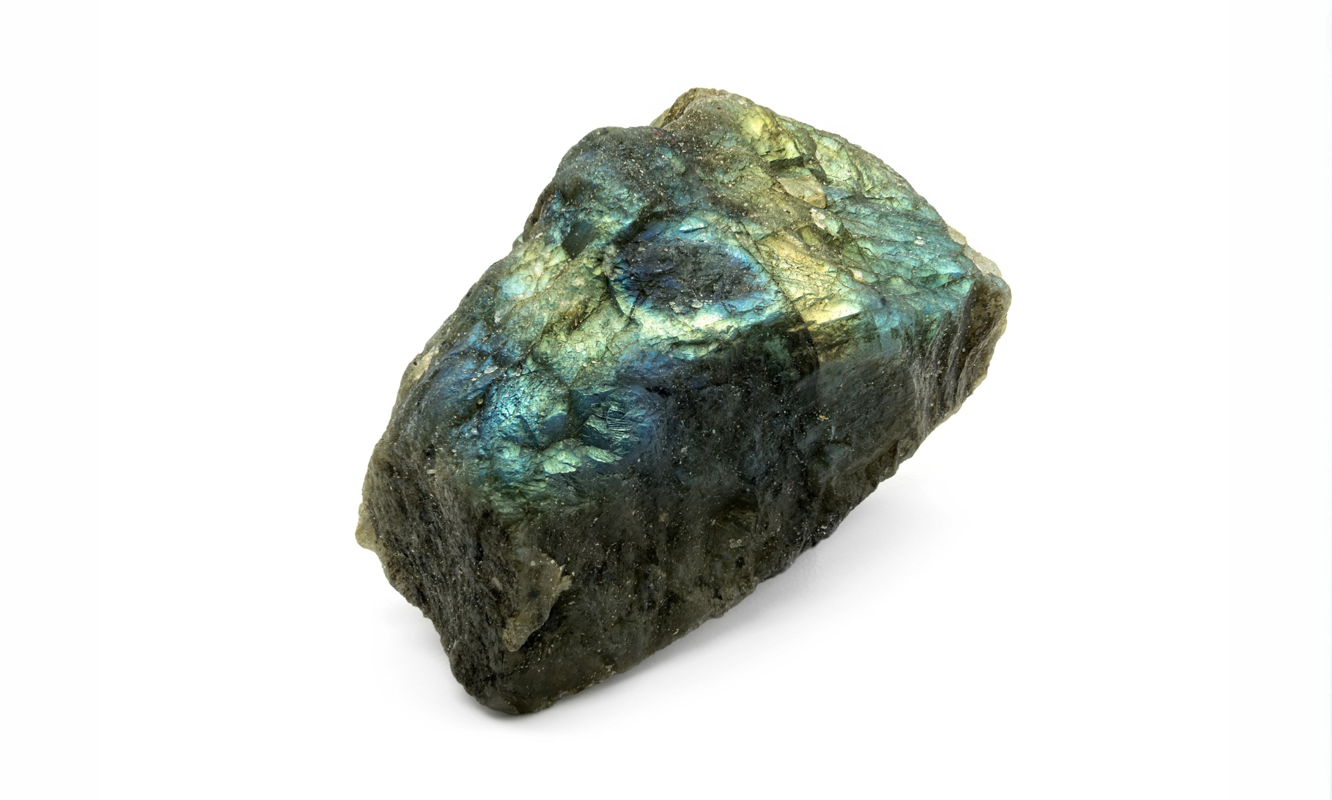 La labradorite : Protection énergétique pour des nuits tranquilles